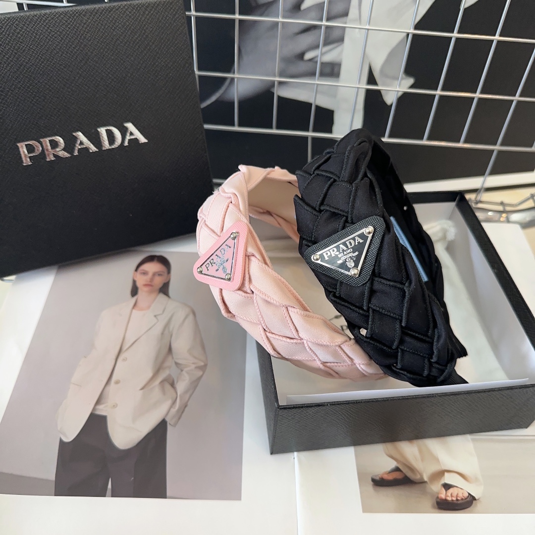 NO:280716,P with packaging box PRADA's latest hit headband, very beautiful!  Fashionable products, essential hair accessories for fairies, hairpins, prada, prada, hairpins19860909P 配包装盒 PRADA（普拉达）最新爆款发箍,非常好看！时尚潮品,小仙女必备发饰,发夹,prada,prada,hairpins,accessory