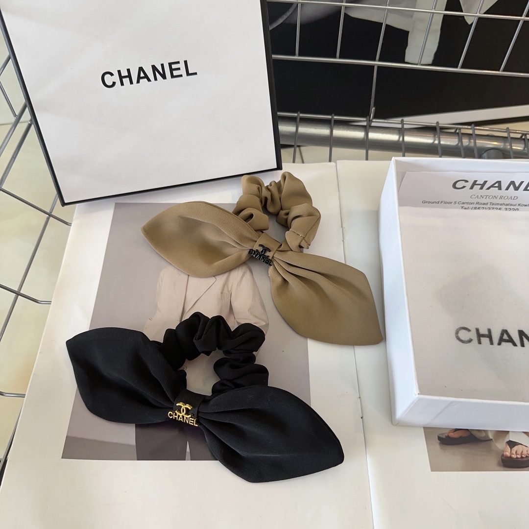 NO:280712,P with packaging box Chanel (Chanel)'s latest small fragrance hits the scene, super beautiful!  A very famous lady style, a must-have for a little fairy... Hair accessories, hairpins, chanel, chanel, hairpins19860909P 配包装盒 Chanel (香奈儿)最新款小香爆款发圈,超级好看！名媛范儿十足,小仙女必备…发饰,发夹,chanel,chanel,hairpins,accessory