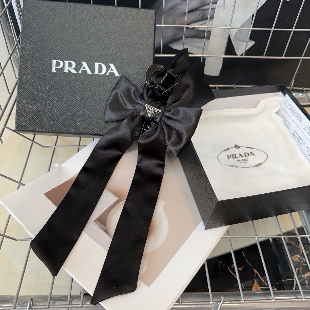 NO:281047,P with packaging box PRADA's latest hit product is here!  Big butterfly clip, elegant little fairy is worth buying, very easy to match, temperament and tasteful hair accessories, hairpins, prada, prada, hairpins19860909P 配包装盒 PRADA（普拉达）最新爆款来啦！大蝴蝶抓夹,优雅的小仙女值得入手 非常好搭配 气质有品位发饰,发夹,prada,prada,hairpins,accessory