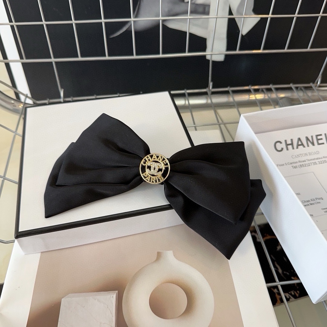 NO:281054,P with packaging box Chanel (Chanel) latest small-scent hot spring hairpin, super beautiful!  A very famous lady style, a must-have for a little fairy... Hair accessories, hairpins, chanel, chanel, hairpins19860909P 配包装盒 Chanel (香奈儿)最新款小香爆款弹簧发夹,超级好看！名媛范儿十足,小仙女必备…发饰,发夹,chanel,chanel,hairpins,accessory