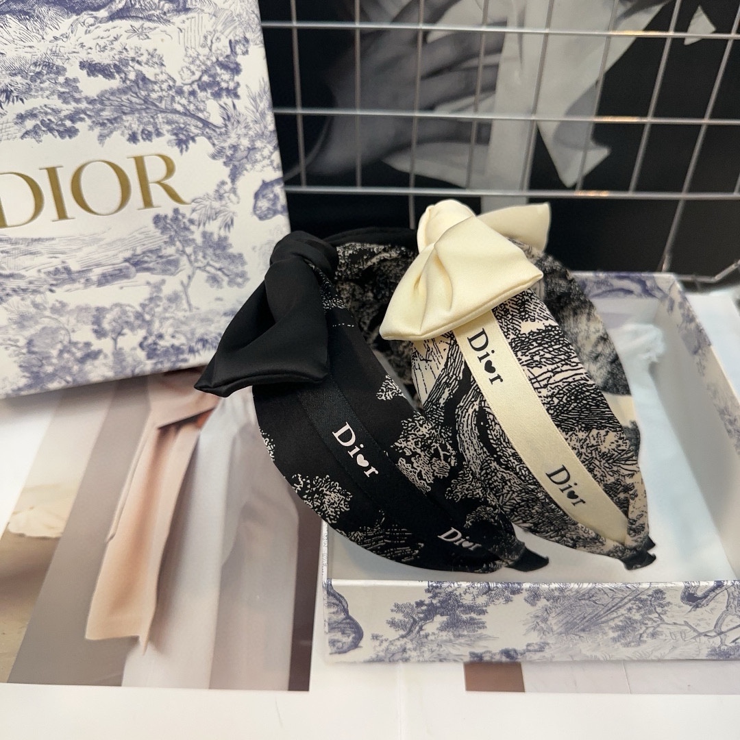 NO:281057,With packaging box Dior's latest D-home headband, fashionable and versatile!  Simple and practical, super good looking!  A must-have hair accessories, hairpins, dior, dior, dior, hairpins19860909配包装盒 Dior（迪奥）最新款D家发箍,时尚百搭！简单实用 超级好看！小姐姐必备发饰,发夹,dior,dior,dior,hairpins,accessory
