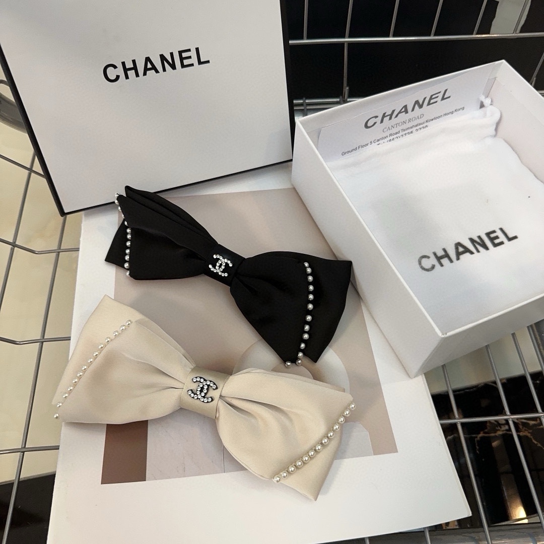 NO:281211,P with packaging box Chanel (Chanel) latest small-scent hot spring hairpin, super beautiful!  A very famous lady style, a must-have for a little fairy... Hair accessories, hairpins, chanel, chanel, hairpins19860909P 配包装盒 Chanel (香奈儿)最新款小香爆款弹簧发夹,超级好看！名媛范儿十足,小仙女必备…发饰,发夹,chanel,chanel,hairpins,accessory