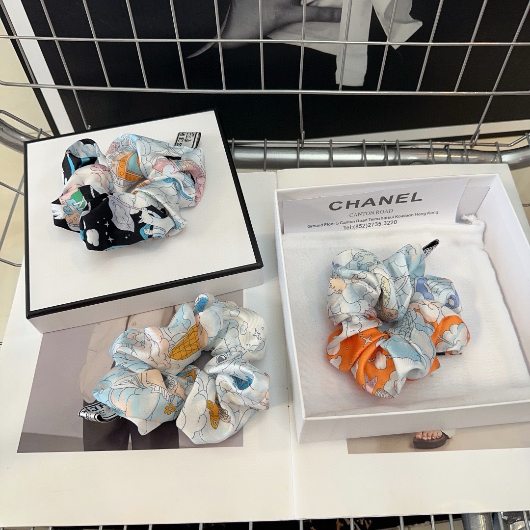NO:281224,P with packaging box HERMES (Hermes) new H hair ring, simple and practical, fashionable and versatile!  Little fairy must have hair accessories, hairpins, hermes, hermes, hairpins19860909P 配包装盒 HERMES（爱马仕）新款H发圈,简单实用,时尚百搭！小仙女必备发饰,发夹,hermes,hermes,hairpins,accessory