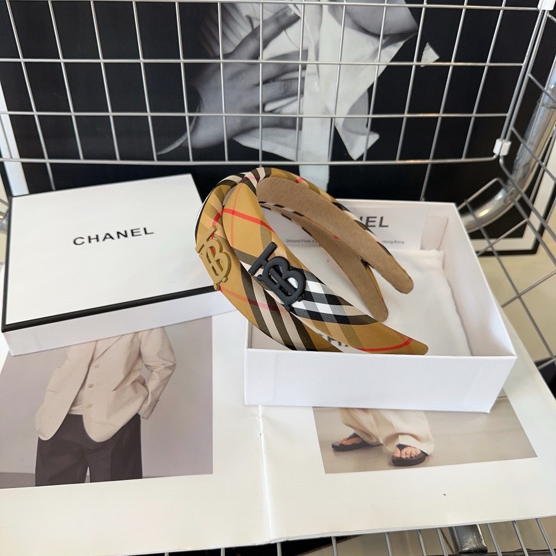 NO:281096,P with packaging box Burberry plaid hairband, classic plaid pattern, paired with beautiful small skirt, double appearance... Hair accessories, hairpins, burberry, burberry, skirts, hairpins19860909P 配包装盒 Burberry（巴宝莉）格子发箍,经典格子纹,搭配美美的小裙子,颜值加倍…发饰,发夹,burberry,burberry,skirts,hairpins,accessory
