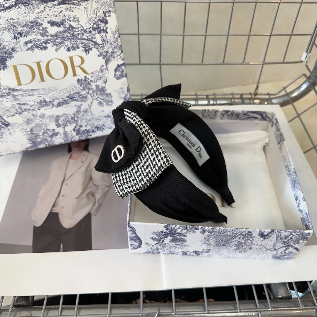 NO:281100,With packaging box Dior's new houndstooth headband, fashionable and versatile!  Simple and practical, essential hair accessories, hairpins, dior, dior, hairpins19860909配包装盒 Dior（迪奥）新款千鸟格发箍,时尚百搭！简单实用 小姐姐必备发饰,发夹,dior,dior,hairpins,accessory