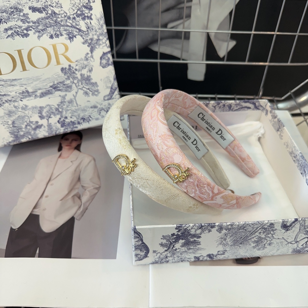 NO:281447,With packaging box Dior's new D-home headband, summer fresh series, fashionable and versatile!  Simple and practical, super good-looking!  A must-have hair accessories, hairpins, dior, dior, dior, hairpins19860909配包装盒 Dior（迪奥）新款D家发箍,夏日小清新系列,时尚百搭！简单实用,超级好看！ 小姐姐必备发饰,发夹,dior,dior,dior,hairpins,accessory