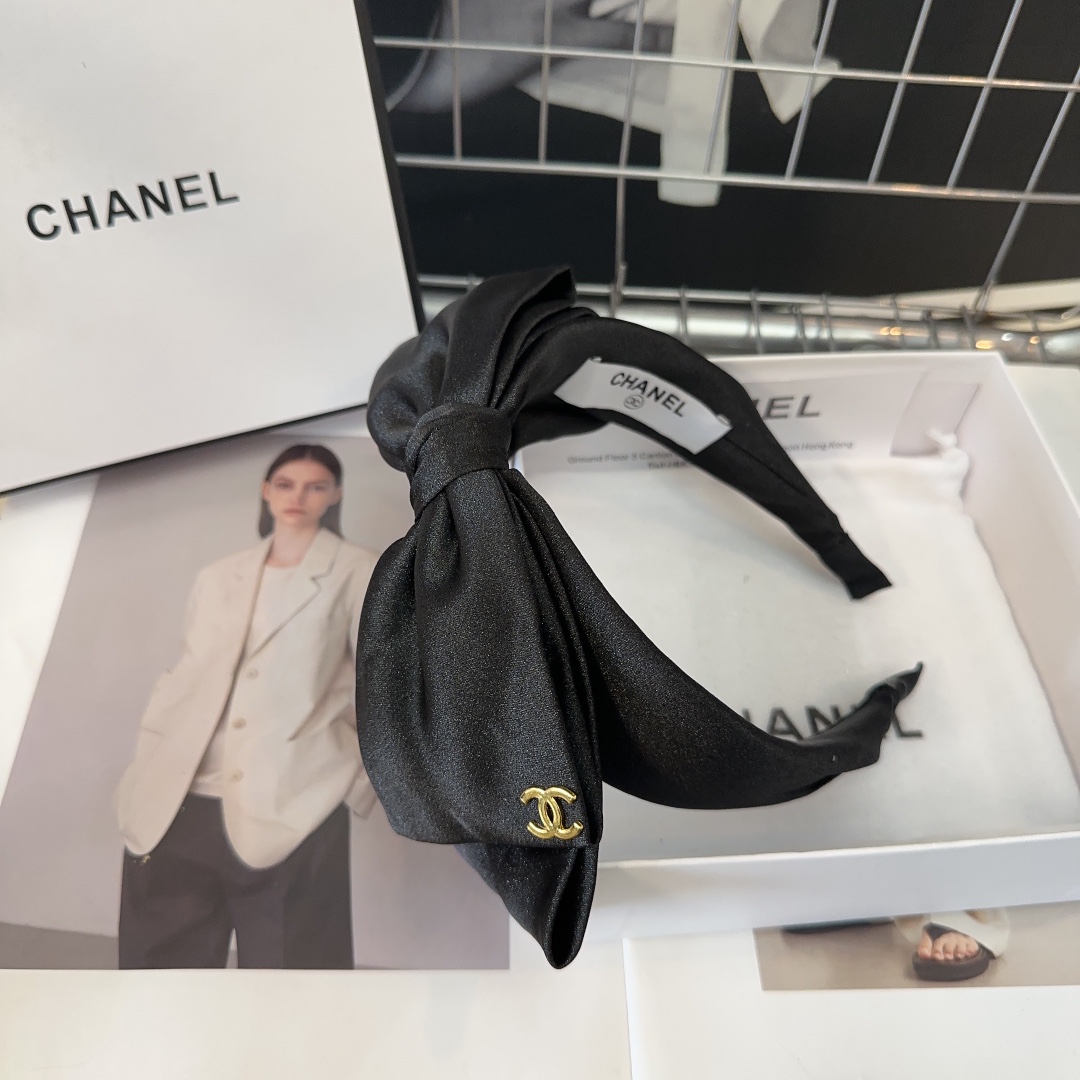 NO:281376,P with packaging box Chanel (Chanel) latest small fragrance hit headband, super beautiful!  A very famous lady style, a must-have for a little fairy... Hair accessories, hairpins, chanel, chanel, hairpins19860909P 配包装盒 Chanel (香奈儿)最新款小香爆款发箍,超级好看！名媛范儿十足,小仙女必备…发饰,发夹,chanel,chanel,hairpins,accessory