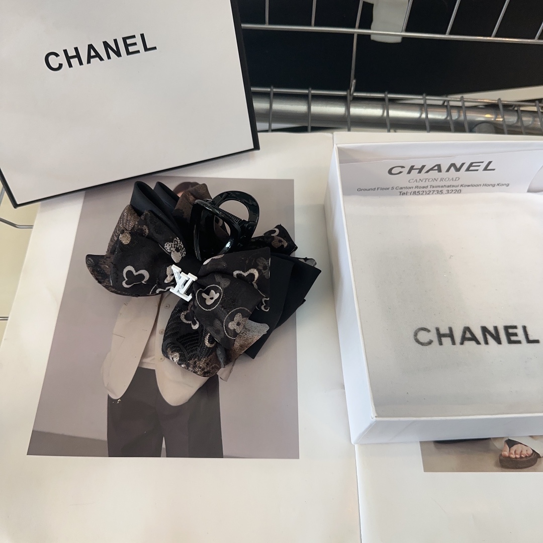 NO:281353,P packing box Louis Vuitton (Louis Vuitton) new clip, fashionable and casual, practical and versatile, super beautiful hair accessories, hairpins, louis vuitton, louis vuitton, hairpins19860909P 配包装盒 Louis Vuitton (路易威登)新款抓夹,时尚休闲,实用百搭,超级好看发饰,发夹,louis vuitton,louis vuitton,hairpins,accessory