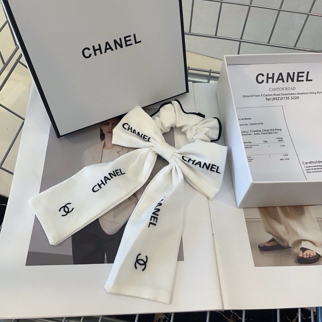 NO:281440,P with packaging box CHANEL (Chanel) latest small fragrance hair circle, recommended online celebrity hot products!  Fashionable and versatile. A must-have hair accessories for fairies, hairpins, chanel, chanel, hairpins19860909P 配包装盒 CHANEL（香奈儿）最新款小香发圈,网红爆款推荐！时尚百搭.小仙女必备发饰,发夹,chanel,chanel,hairpins,accessory