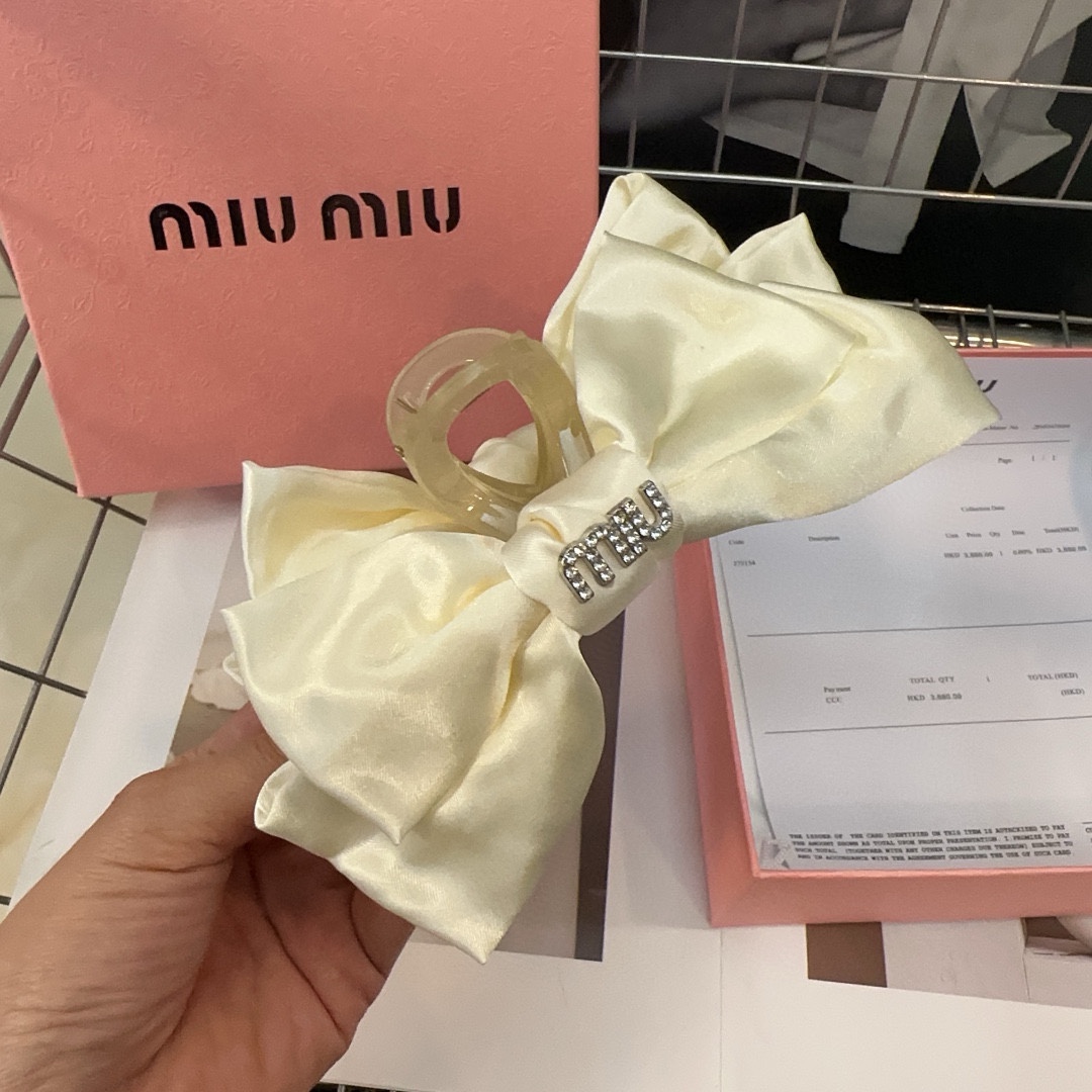 配包装盒miumiu新款字母抓夹简单优雅实用百搭淑女范十足小仙女必备