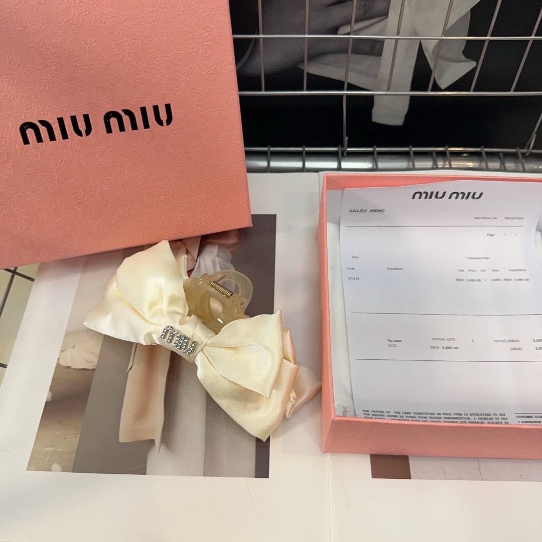 配包装盒miumiu新款字母抓夹简单优雅实用百搭淑女范十足小仙女必备