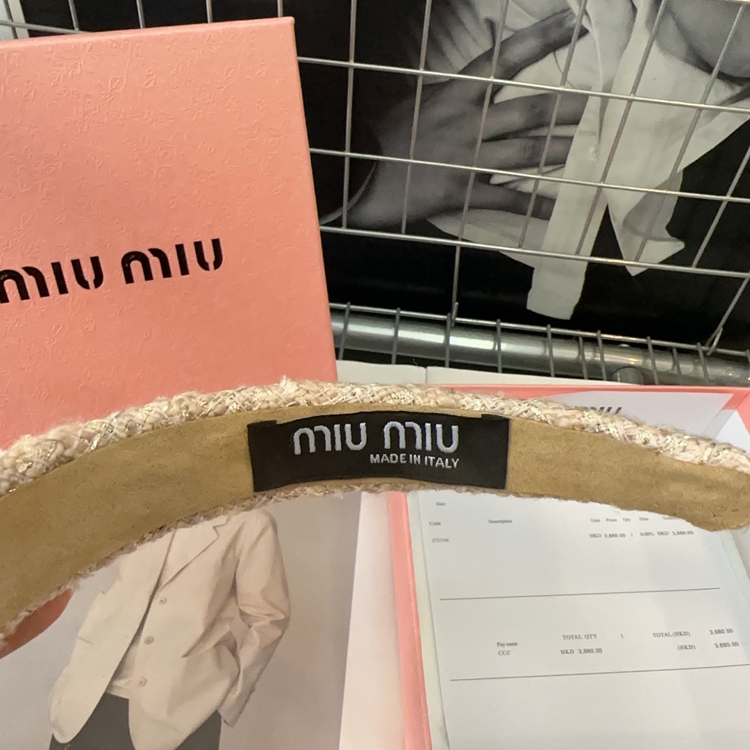 配包装盒miumiu新款字母发箍简单优雅实用百搭值得入手！