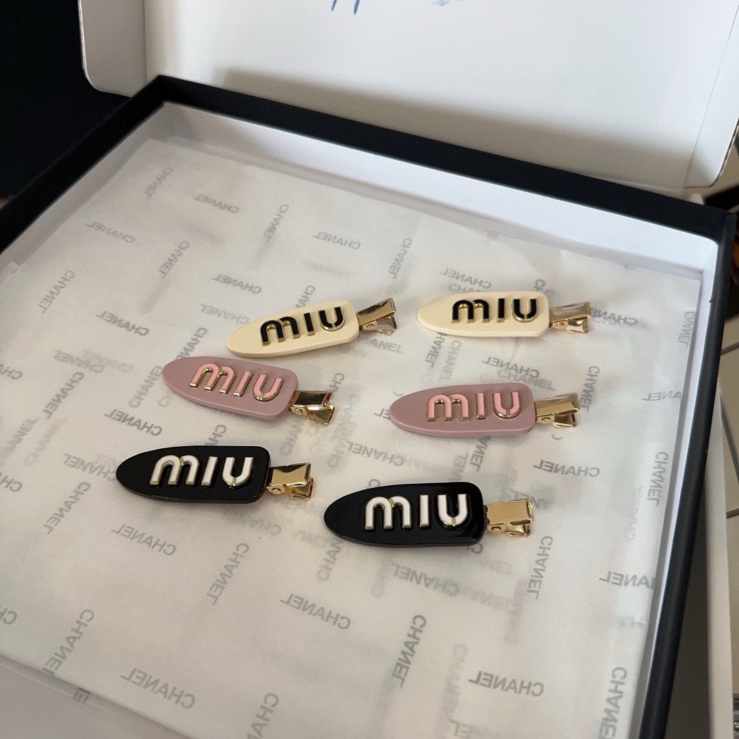 配包装盒miumiu新款叶子边夹刘海夹简单优雅实用百搭值得入手！黑白粉3色