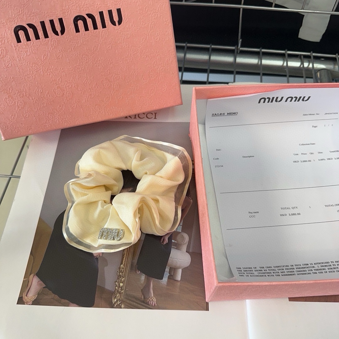 配包装盒miumiu新款字母发圈简单优雅实用百搭值得入手！黑米两色