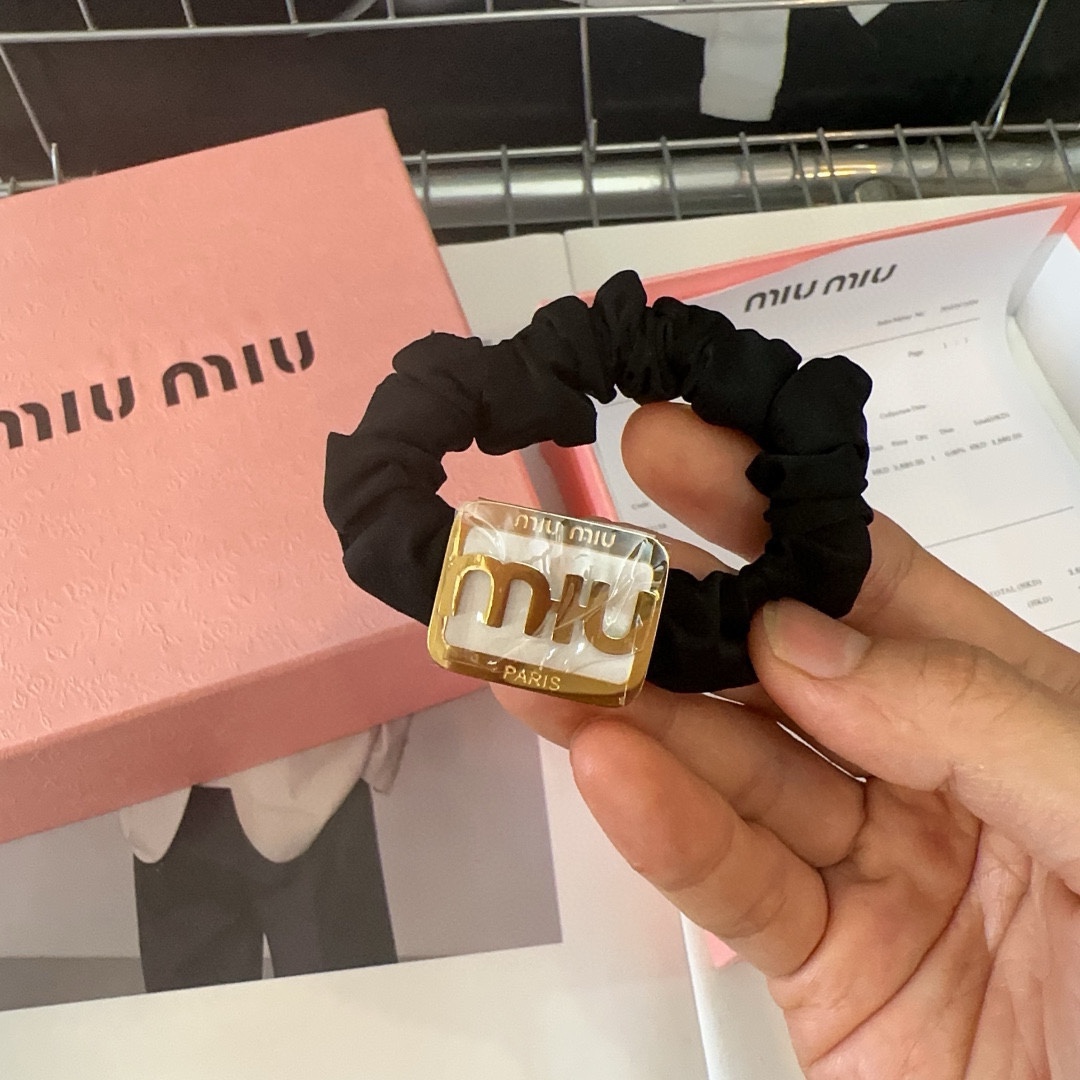 配包装盒miumiu新款字母发圈简单优雅实用百搭值得入手！