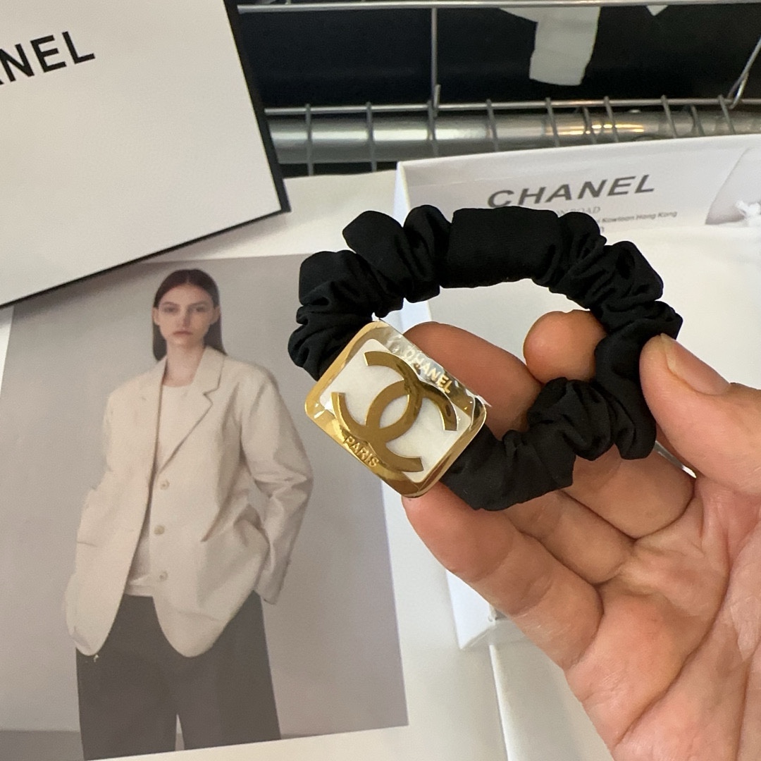 配包装盒Chanel香奈儿最新小香发圈简单实用时尚潮流！小仙女必备