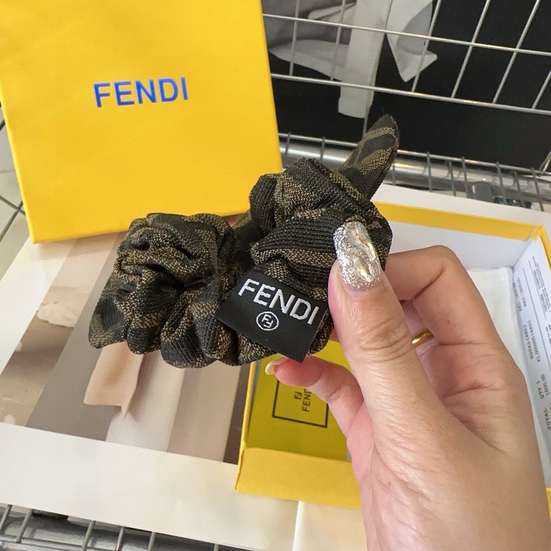 配包装盒FENDI芬迪新款F发圈复古气质美简约百搭！小姐姐闭眼入