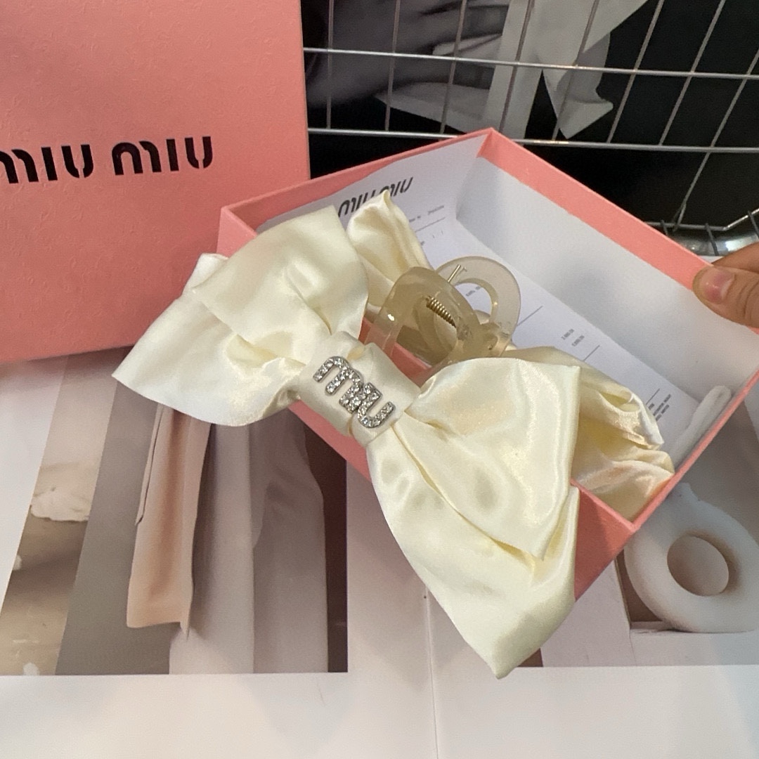 配包装盒miumiu新款字母抓夹简单优雅实用百搭淑女范十足小仙女必备