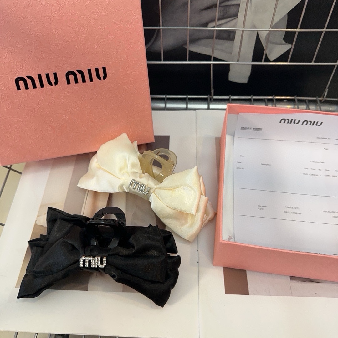 配包装盒miumiu新款字母抓夹简单优雅实用百搭淑女范十足小仙女必备