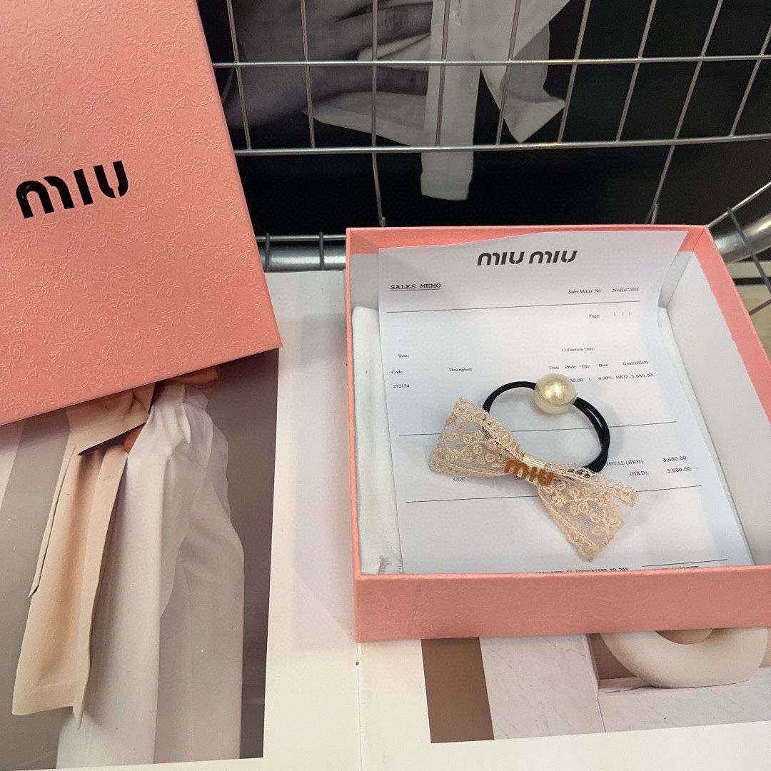 配包装盒miumiu新款字母发圈简单优雅实用百搭值得入手！黑米两色