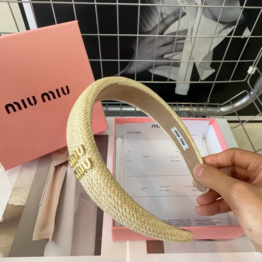 配包装盒miumiu新款字母发箍简单优雅实用百搭值得入手！