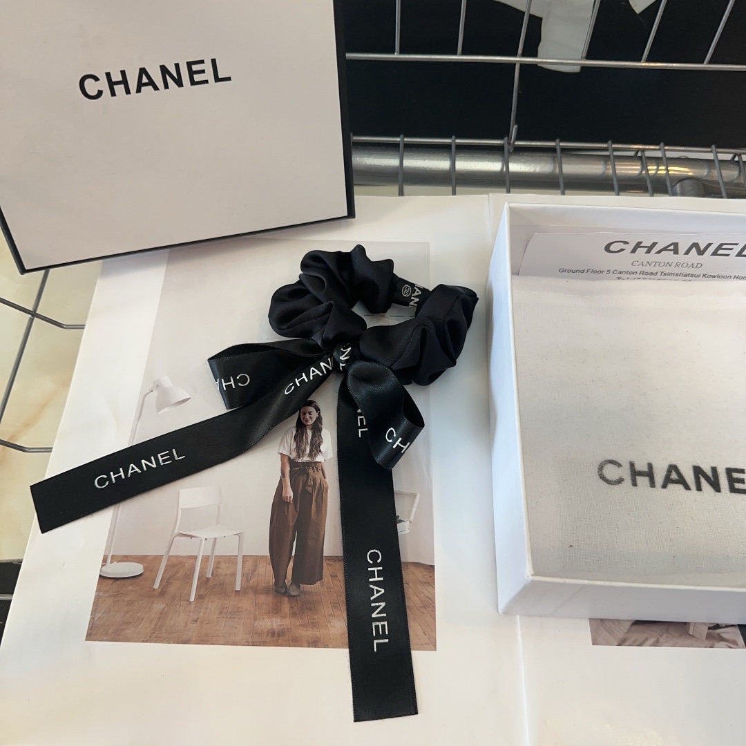 Chanel香奈儿新款飘带发圈时尚潮品实用大方！小仙女必眼入