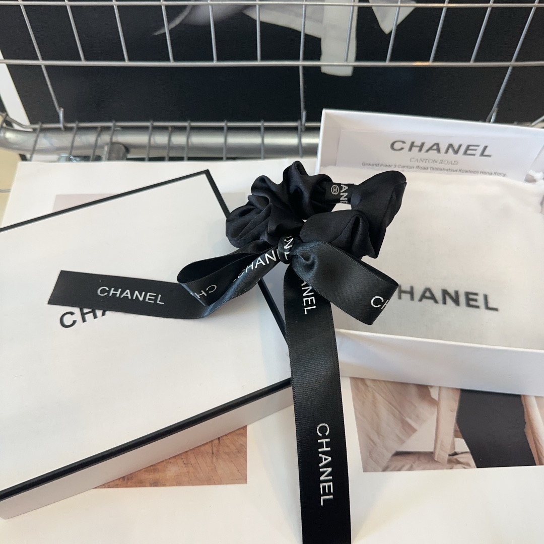 Chanel香奈儿新款飘带发圈时尚潮品实用大方！小仙女必眼入