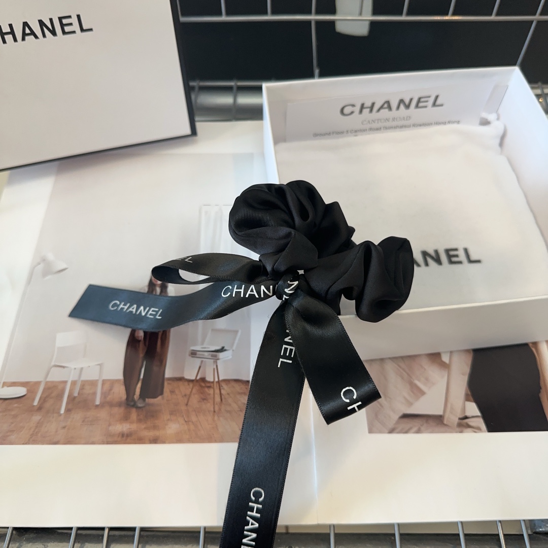 Chanel香奈儿新款飘带发圈时尚潮品实用大方！小仙女必眼入