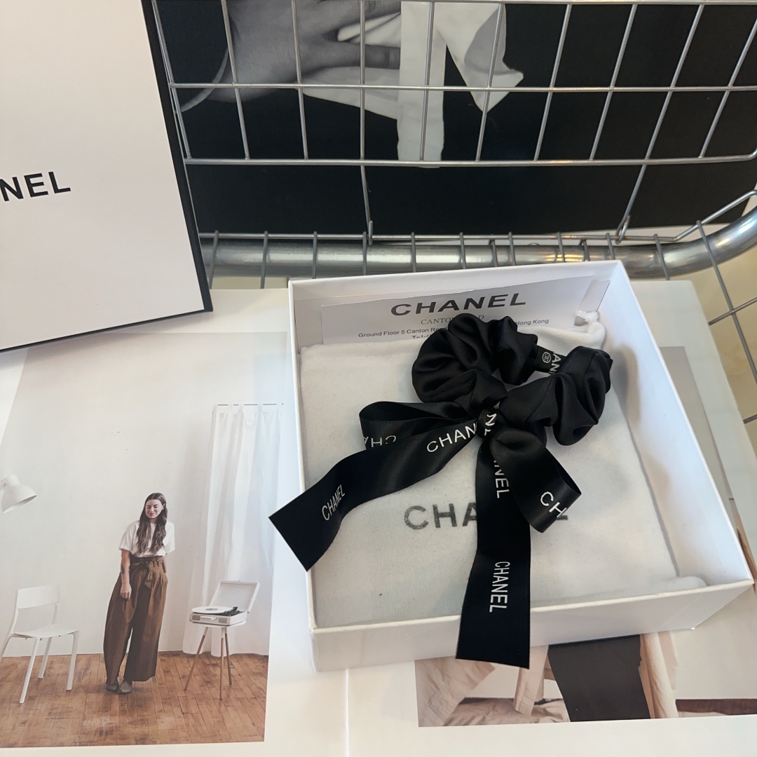 Chanel香奈儿新款飘带发圈时尚潮品实用大方！小仙女必眼入