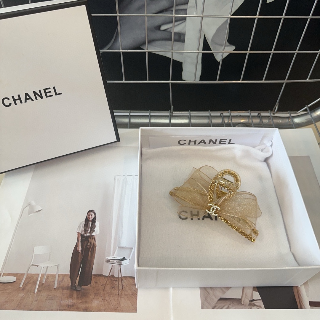 Chanel香奈儿最火爆新款抓夹绝美的一款！时尚潮品小仙女必眼入