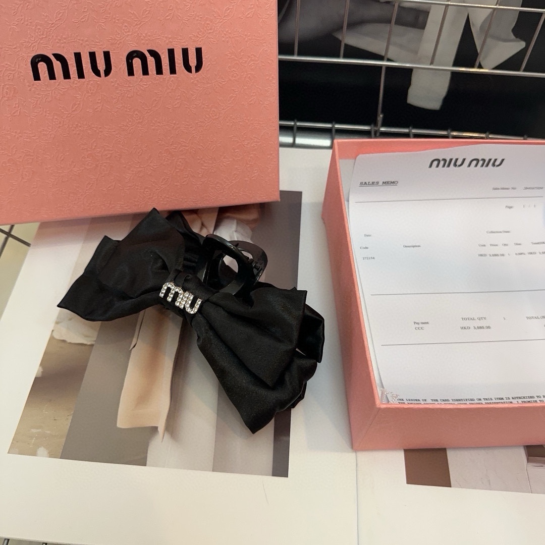 miumiu新款字母抓夹简单优雅实用百搭淑女范十足小仙女必备