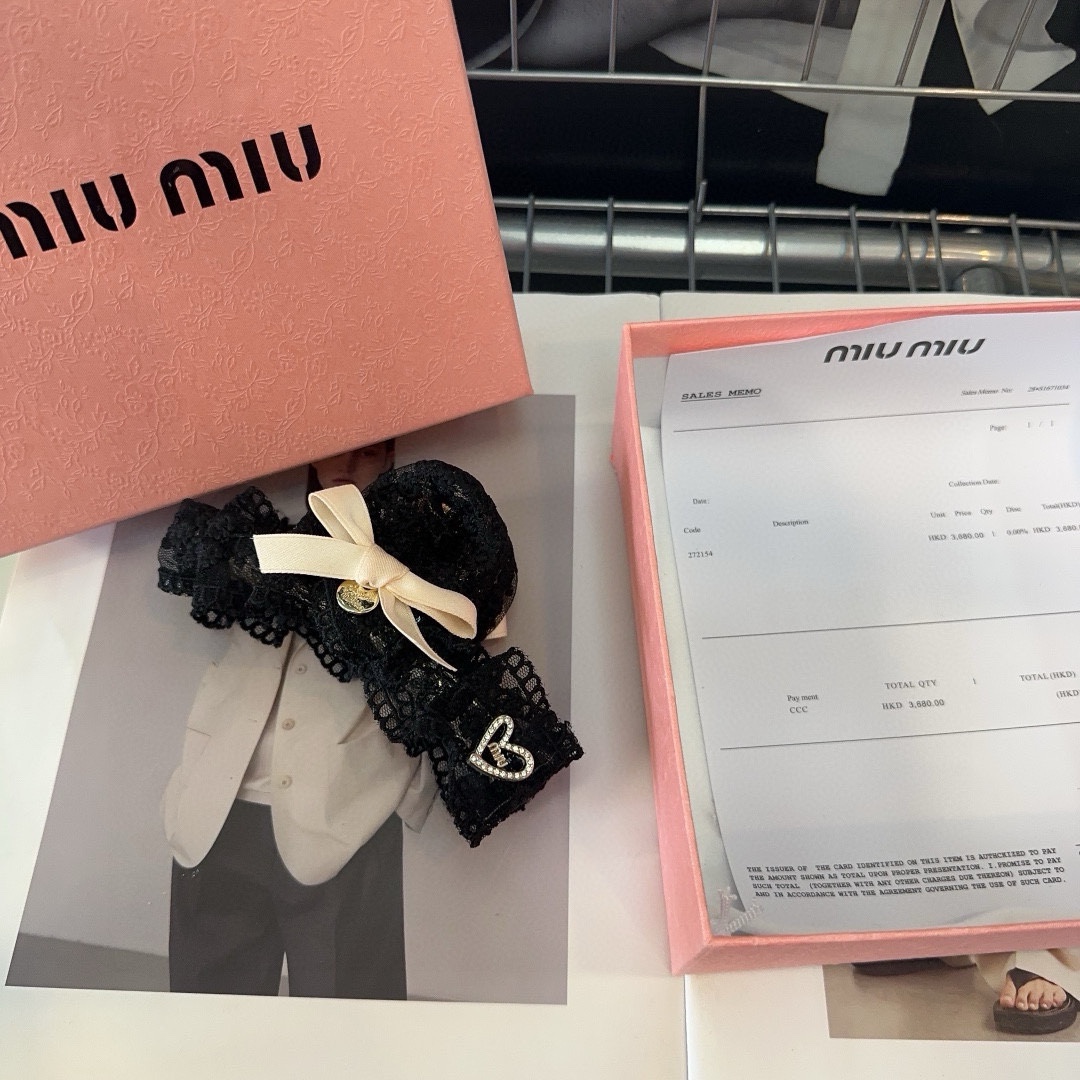 miumiu新款爱心字母抓夹简单优雅实用百搭值得入手！