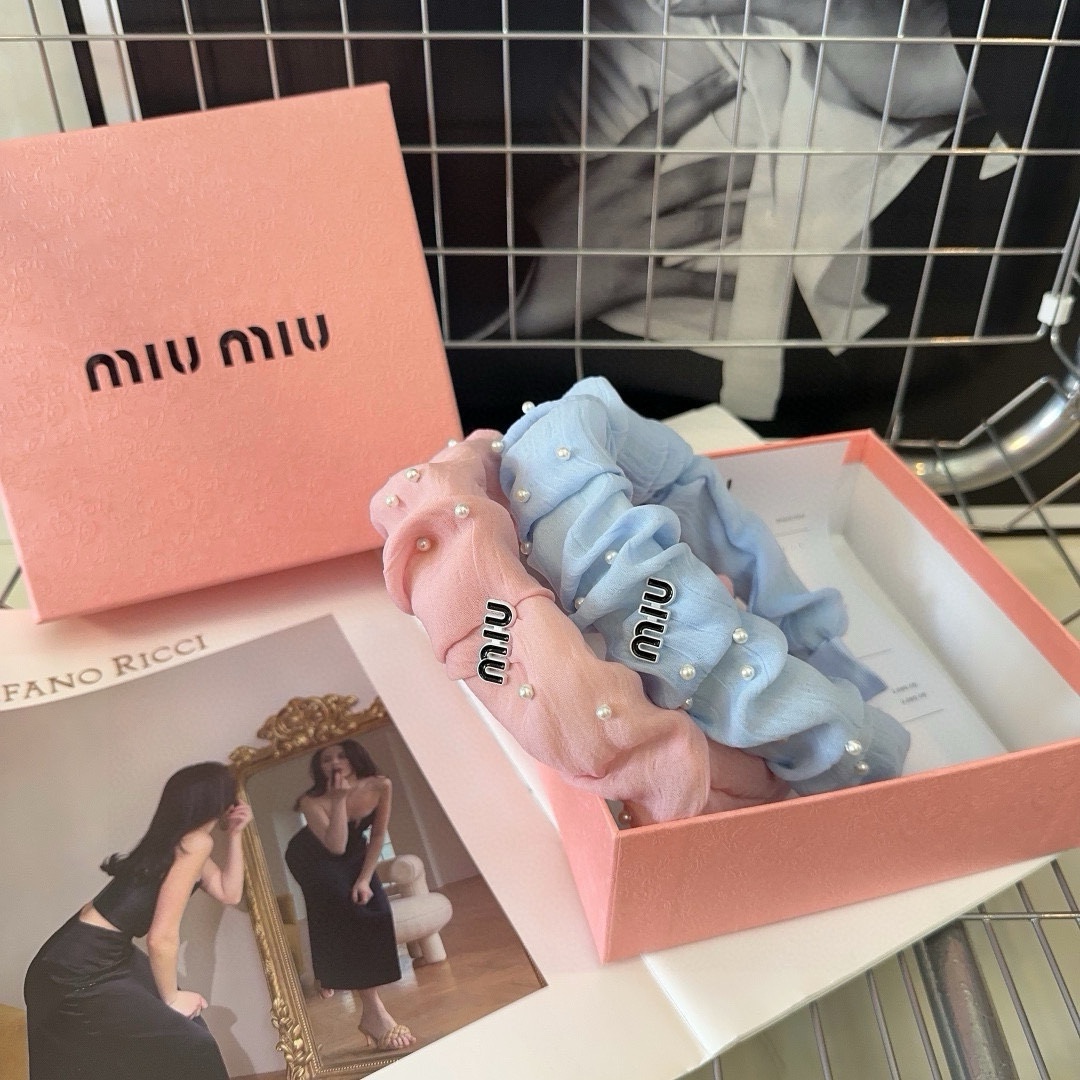 miumiu新款字母发箍夏日甜美系列简单优雅实用百搭非常值得入手！