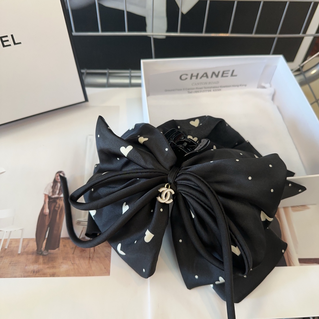 Chanel香奈儿最新爆款马尾夹精致优雅的小姐姐看过来非常值得入手一款