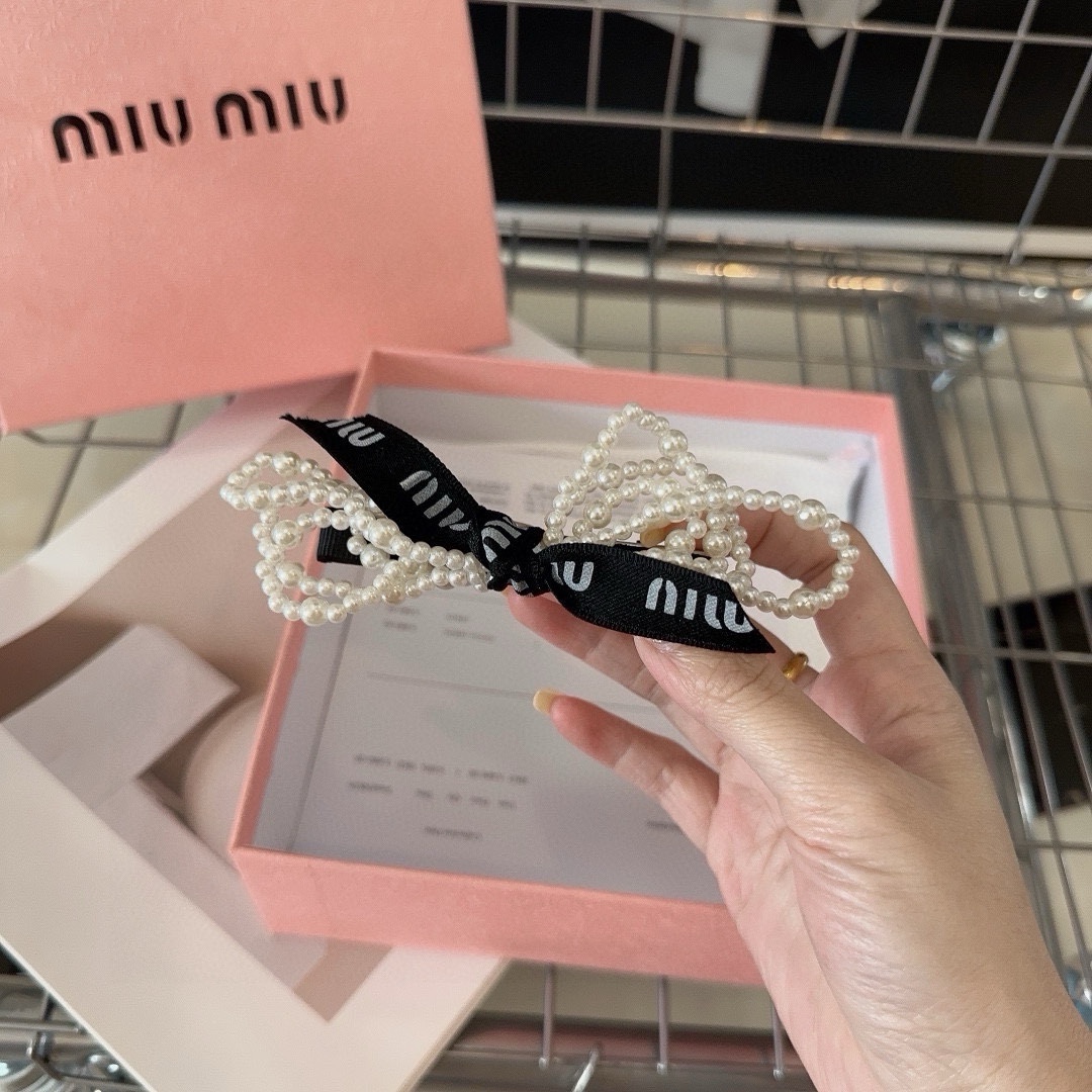 单个miumiu新款字母发圈简单优雅实用百搭非常值得入手