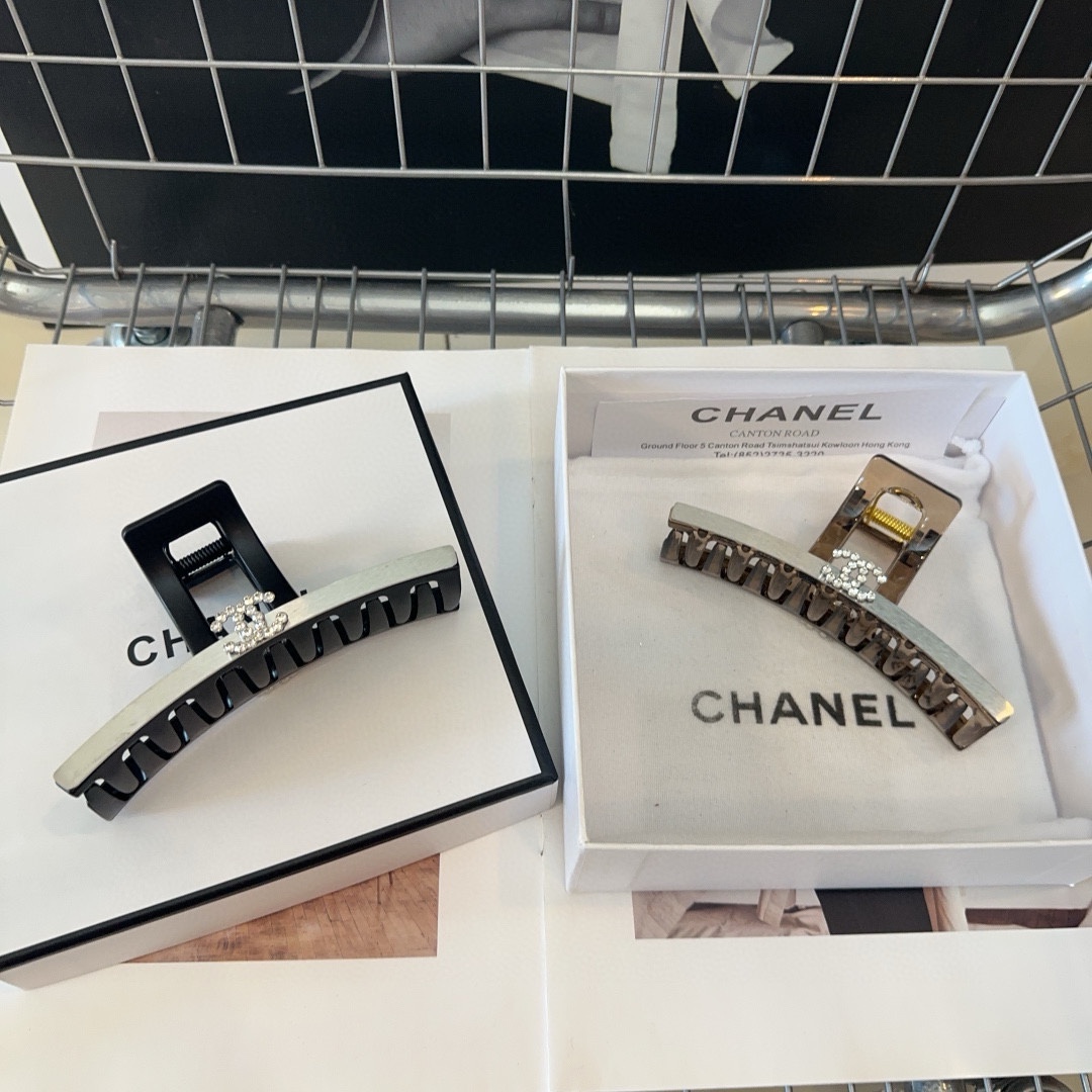 Chanel香奈儿最火爆新款抓夹绝美的一款！时尚潮品小仙女必眼入