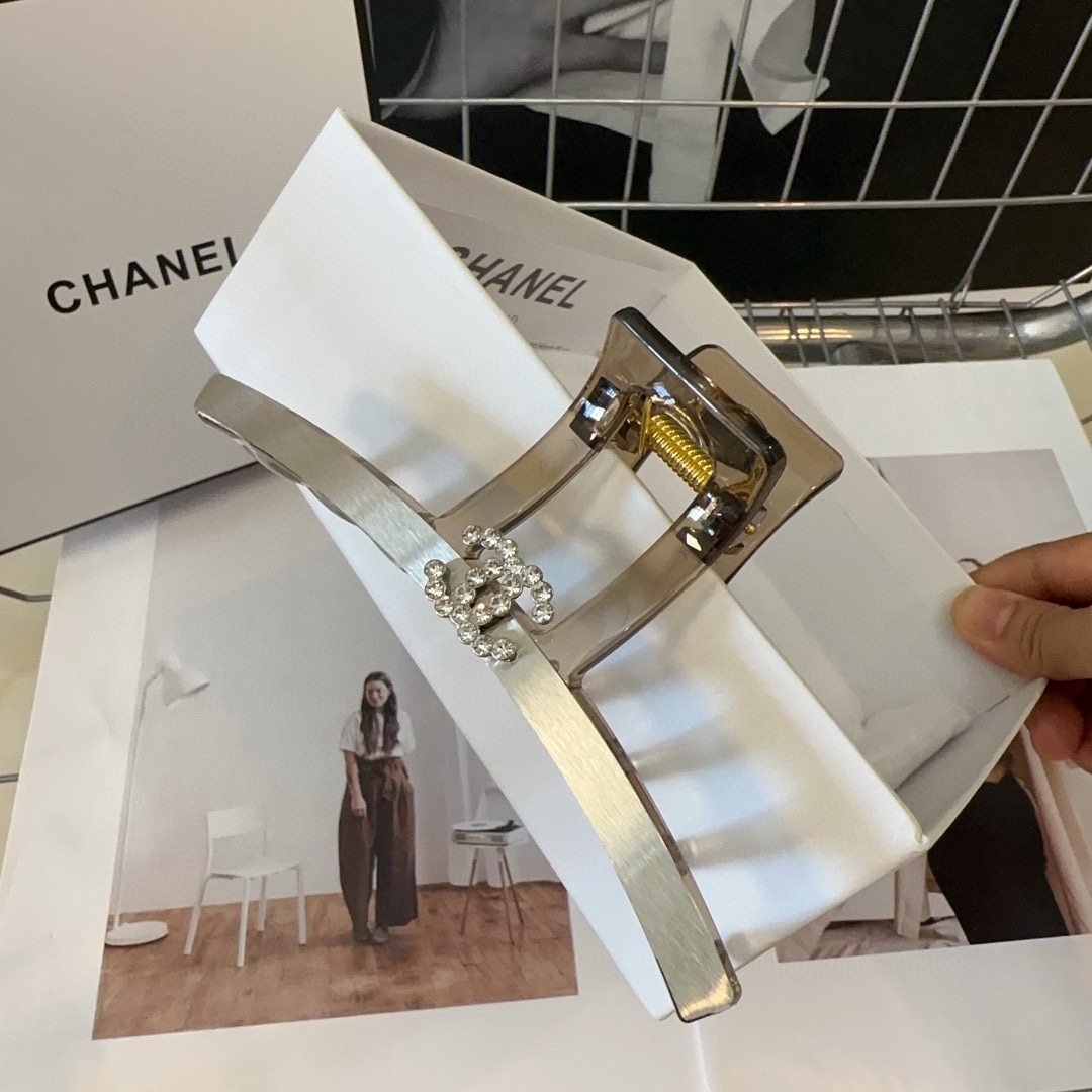 Chanel香奈儿最火爆新款抓夹绝美的一款！时尚潮品小仙女必眼入