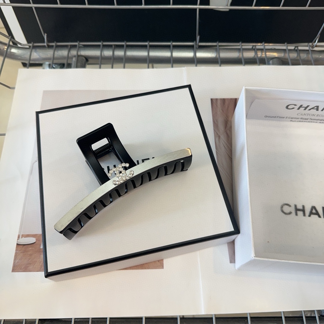 Chanel香奈儿最火爆新款抓夹绝美的一款！时尚潮品小仙女必眼入