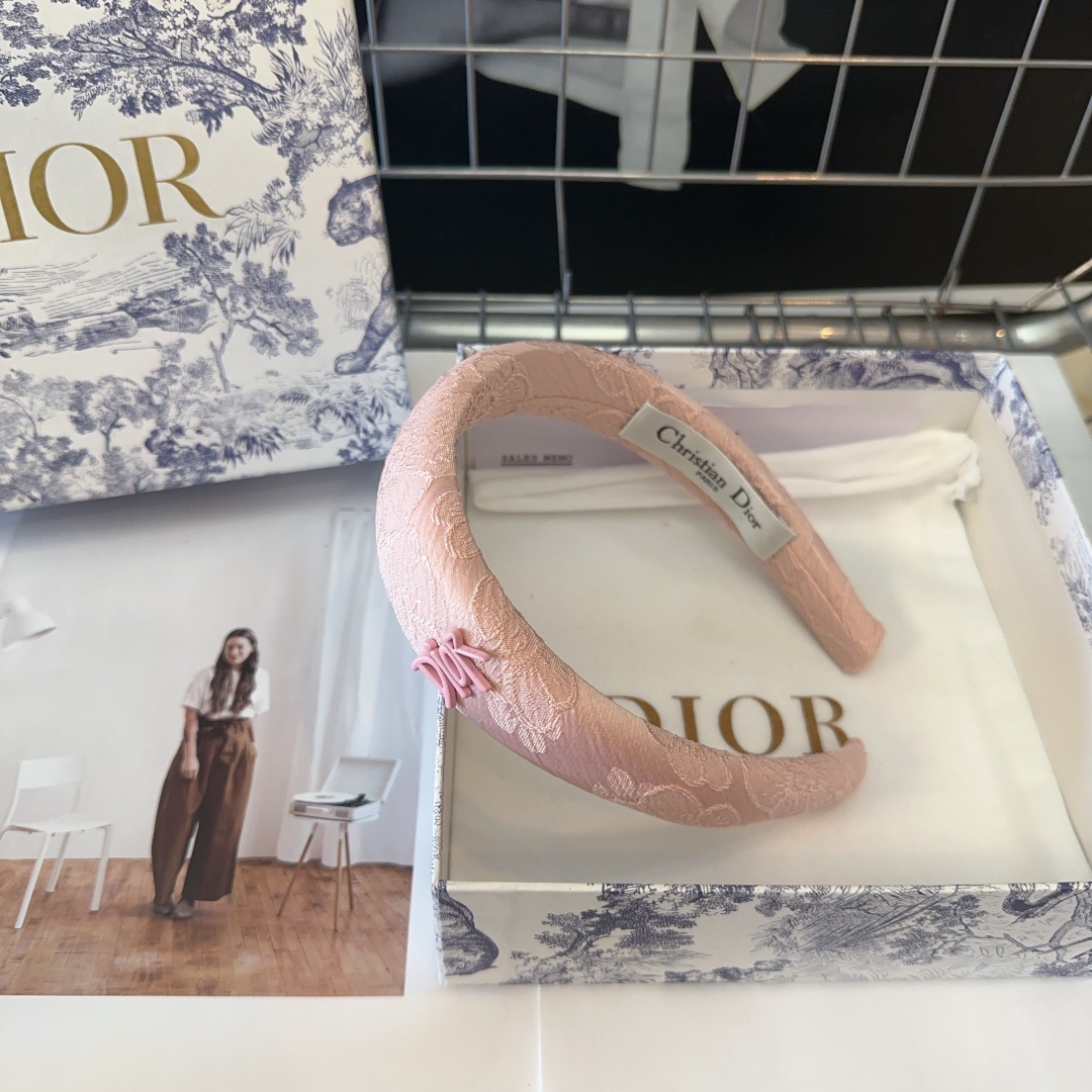 NO:283411,With packaging box Dior D home headband, summer fresh series, fashionable and versatile!  Simple and practical, essential hairpins for young ladies, hairpins, dior, dior, dior, hairpins19860909配包装盒 Dior（迪奥）D家发箍,夏日小清新系列,时尚百搭！简单实用 小姐姐必备发夹,发夹,dior,dior,dior,hairpins,accessory