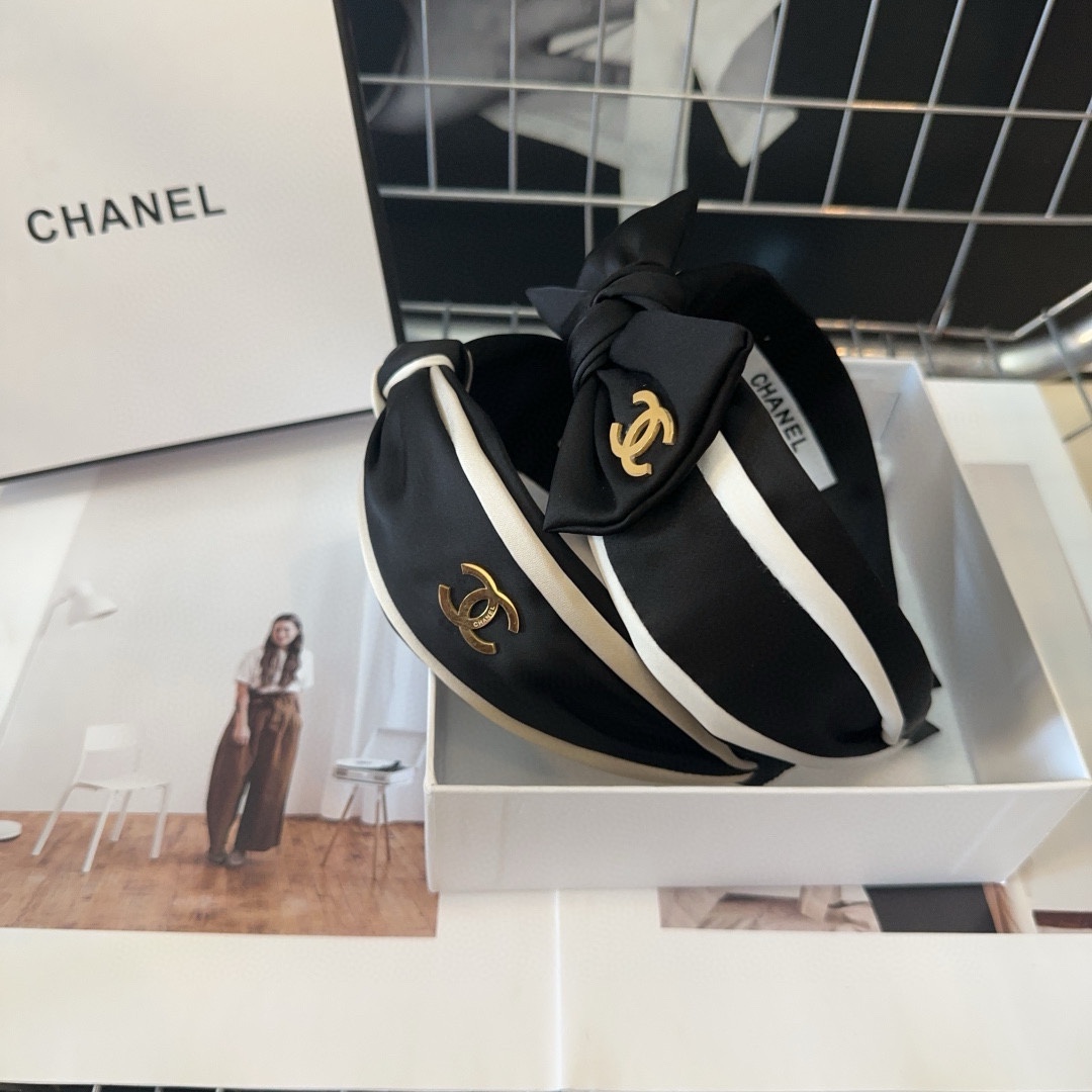 NO:283548,P with packaging box Chanel (Chanel) latest small-scented hairband, fashionable and elegant, full of celebrity style!  A must-have for fairies…hairpins, hairpins, chanel, chanel, hairpins19860909P 配包装盒 Chanel (香奈儿)最新款小香爆款发箍,时尚大方,名媛范儿十足！小仙女必备…发夹,发夹,chanel,chanel,hairpins,accessory