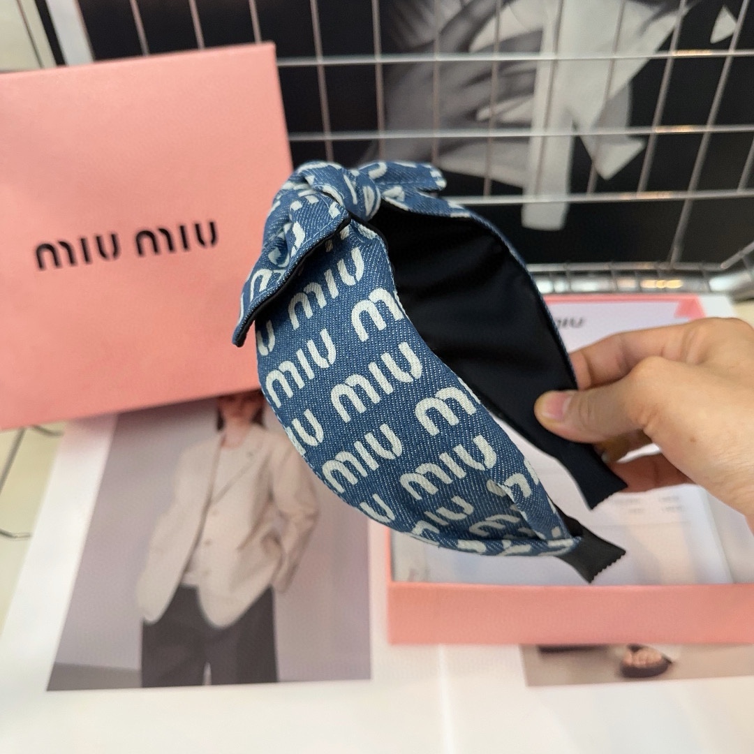 miumiu新款字母发箍时尚条纹简单优雅实用百搭值得入手！