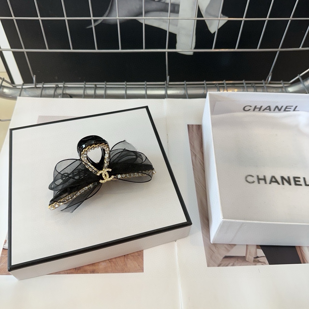 Chanel香奈儿最火爆新款抓夹绝美的一款！时尚潮品小仙女必眼入