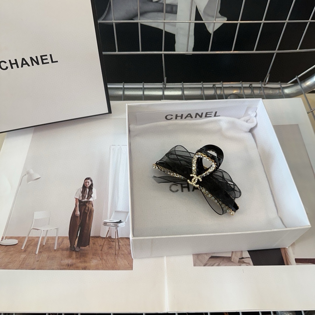 Chanel香奈儿最火爆新款抓夹绝美的一款！时尚潮品小仙女必眼入