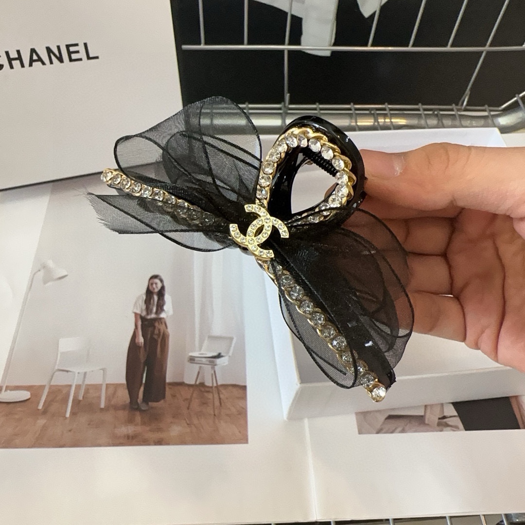 Chanel香奈儿最火爆新款抓夹绝美的一款！时尚潮品小仙女必眼入