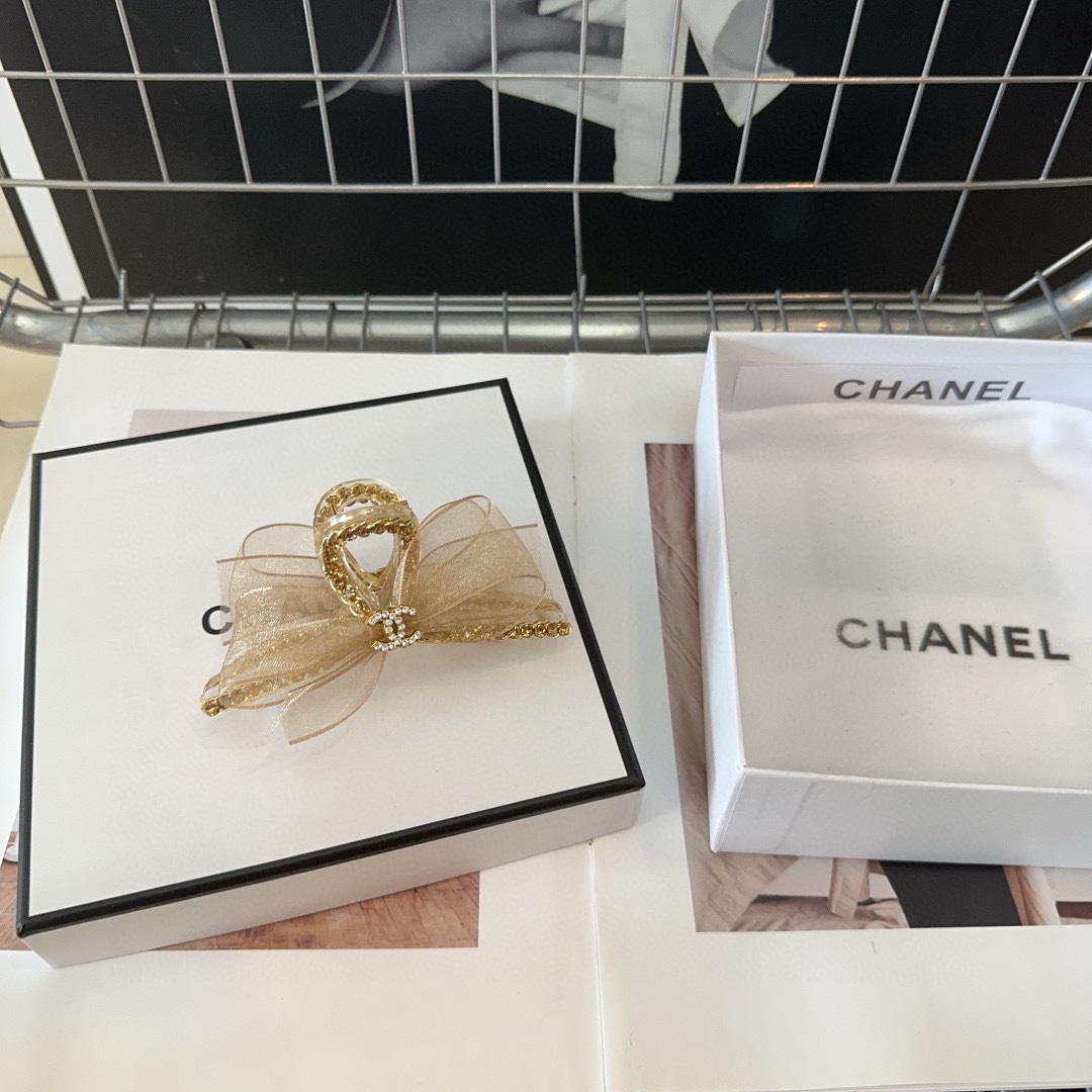 Chanel香奈儿最火爆新款抓夹绝美的一款！时尚潮品小仙女必眼入