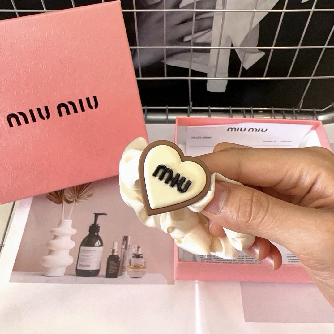 miumiu新款爱心发圈小姐姐变美神器！简单优雅实用百搭！值得入手