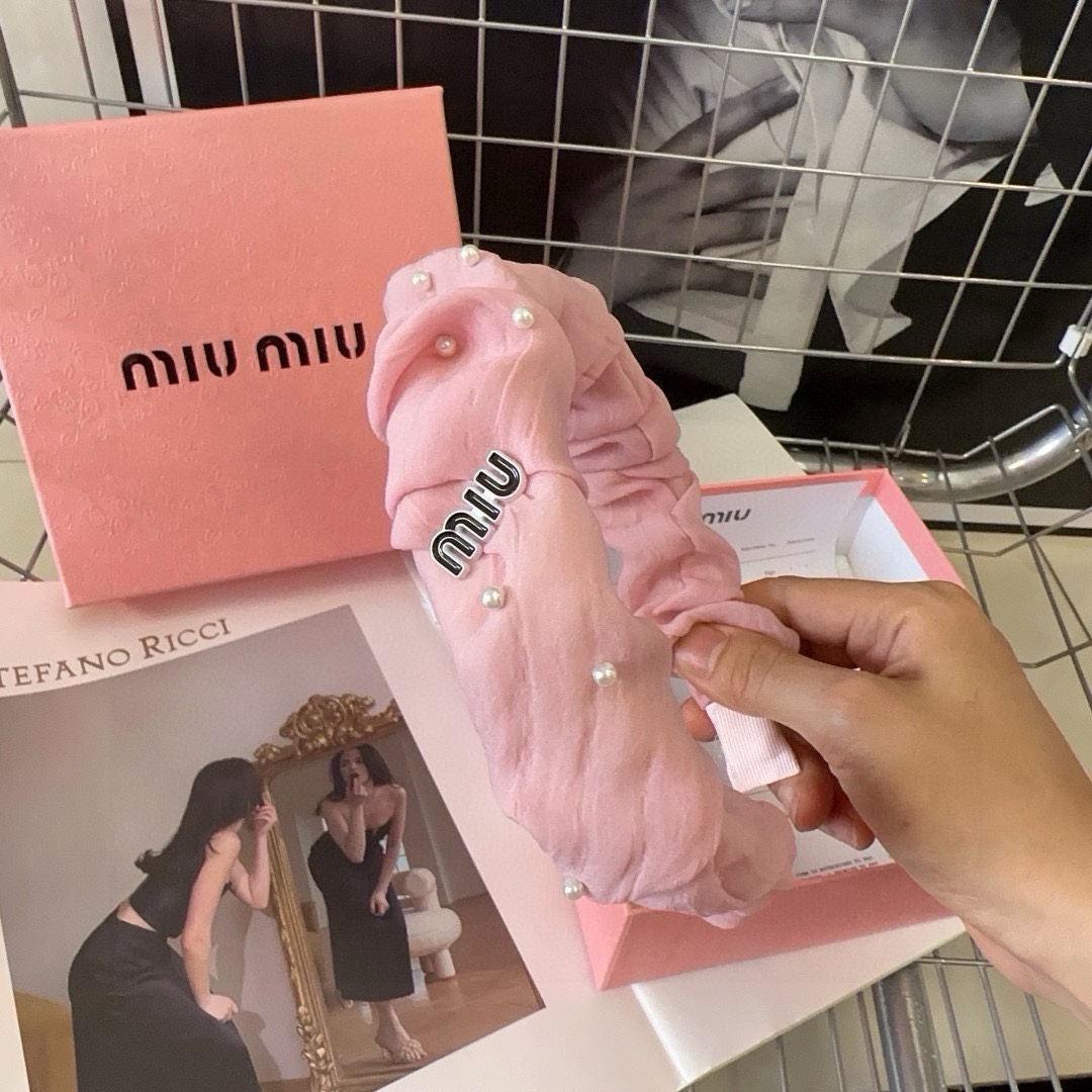 miumiu新款字母发箍夏日甜美系列简单优雅实用百搭非常值得入手！