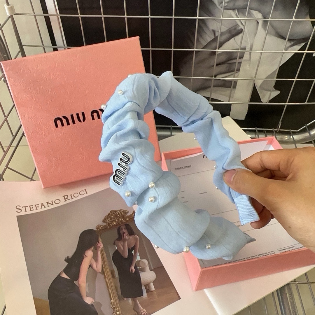 miumiu新款字母发箍夏日甜美系列简单优雅实用百搭非常值得入手！