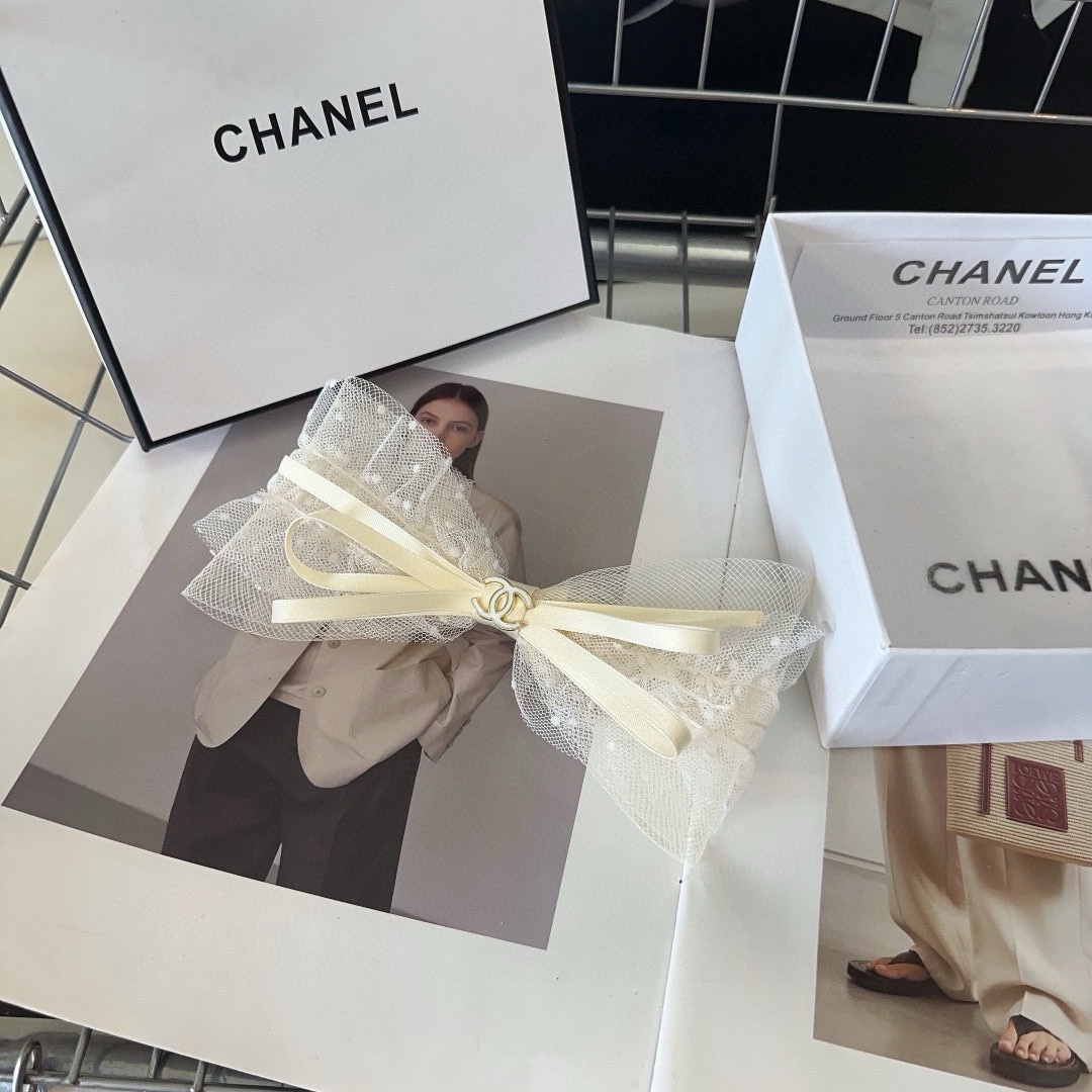 NO:284149,P with packaging box Chanel (Chanel) latest small-scent hot spring hairpin, super beautiful!  A very famous lady style, a must-have for a little fairy... Hairpins, hairpins, chanel, chanel, hairpins19860909P 配包装盒 Chanel (香奈儿)最新款小香爆款弹簧发夹,超级好看！名媛范儿十足,小仙女必备…发夹,发夹,chanel,chanel,hairpins,accessory