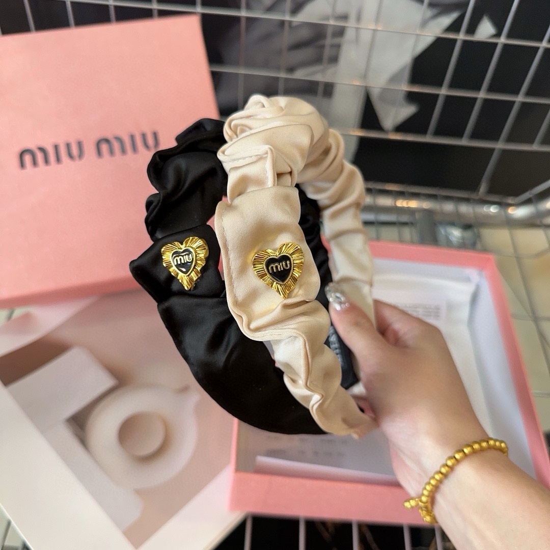 miumiu新款发箍简单优雅实用百搭值得入手！黑白两色